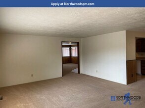 1293 Ruskin Dr in Medford, OR - Building Photo - Building Photo