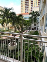 7355 SW 89th St in Miami, FL - Building Photo