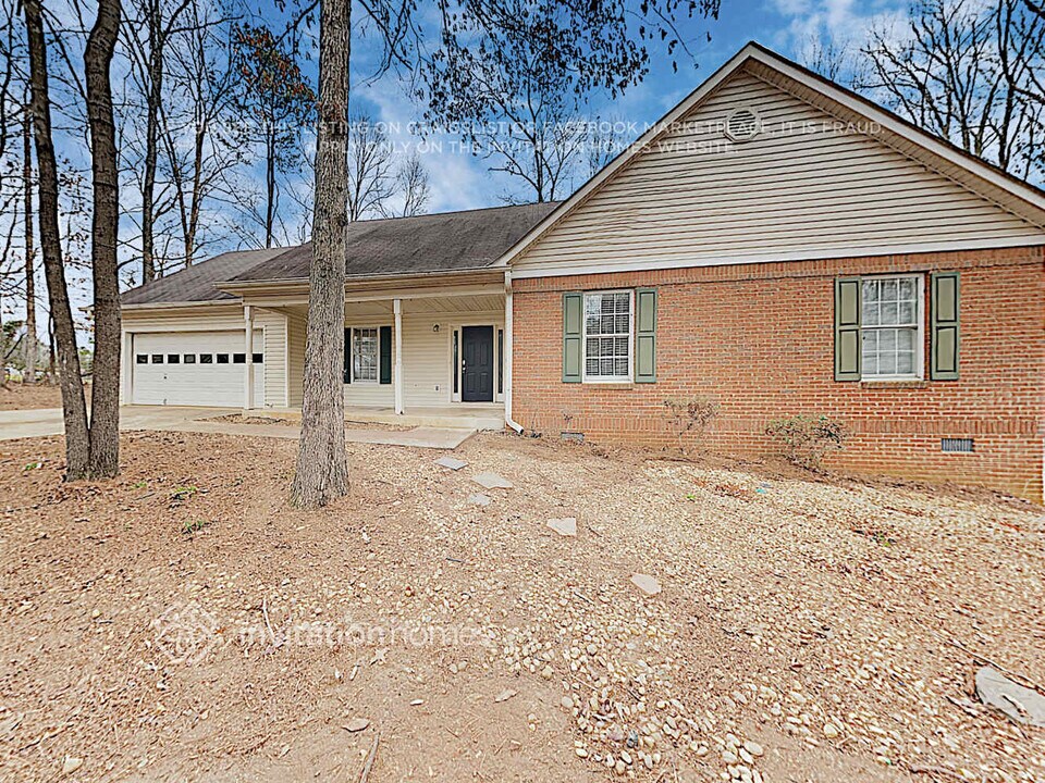 930 Thornwood Cir in Covington, GA - Building Photo