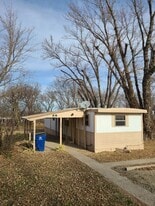 502 E Grandview Dr in Junction City, KS - Building Photo