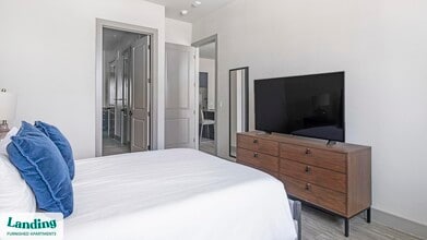 1215 Sawyer St, Unit 540 in Houston, TX - Building Photo - Building Photo