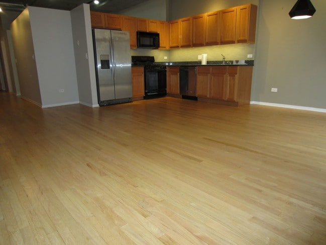 933 W Van Buren St, Unit 626 in Chicago, IL - Building Photo - Building Photo