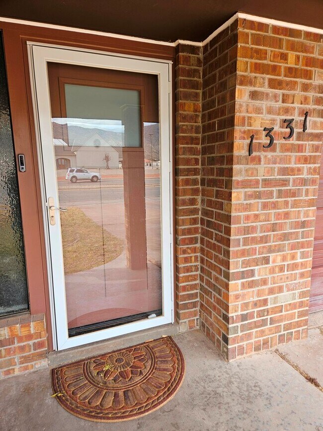 1331 N Scenic Dr in Alamogordo, NM - Building Photo - Building Photo