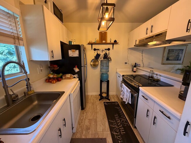 property at 60 Waipaa Ln