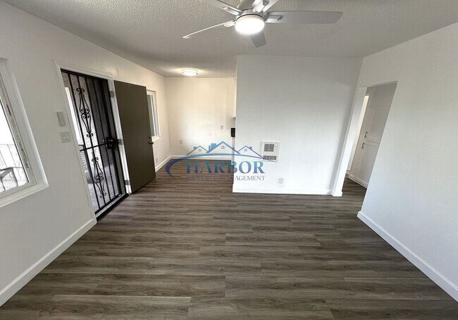 1388 Martin Luther King Jr Ave in Long Beach, CA - Foto de edificio - Building Photo