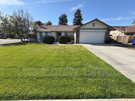 420 Benjamin Ct in Exeter, CA - Building Photo