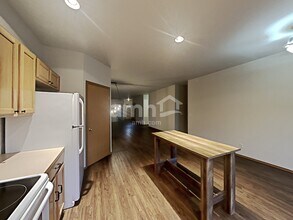 11102 179th Ave Ct E in Sumner, WA - Foto de edificio - Building Photo