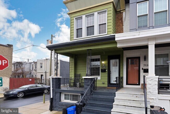 2528 Ingersoll St in Philadelphia, PA - Building Photo - Building Photo
