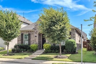12750 Mercer Pkwy in Farmers Branch, TX - Building Photo - Building Photo