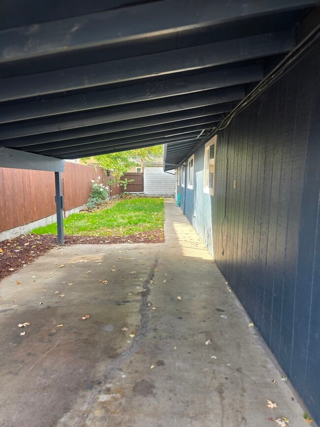 536 Hamilton St, Unit 536 in Medford, OR - Foto de edificio - Building Photo