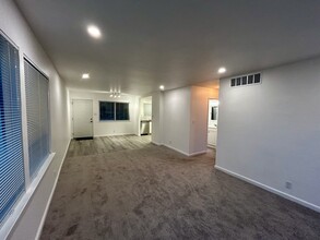 49 Bayo Vista Way in San Rafael, CA - Building Photo - Building Photo