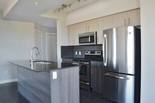 10226-10226-104 104 Street NW in Edmonton, AB - Building Photo
