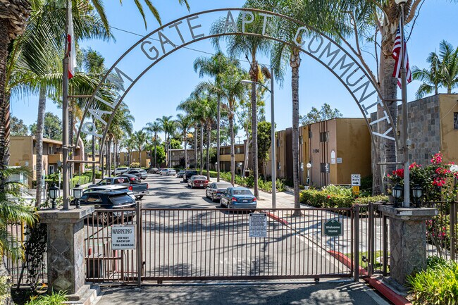 Palm Gate Apartments in South Gate, CA - Foto de edificio - Building Photo