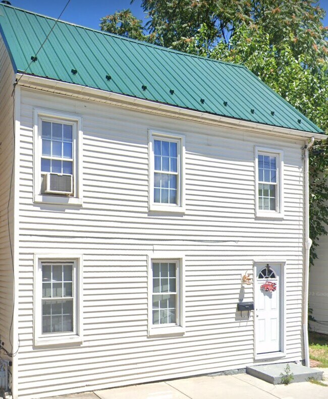 157 E Catherine St Rentals in Chambersburg, PA