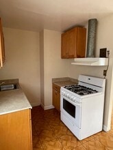 122 Garcia Alley in Santa Paula, CA - Building Photo - Building Photo