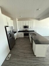 1026 Lapis Fields Way in Bluffdale, UT - Building Photo - Building Photo