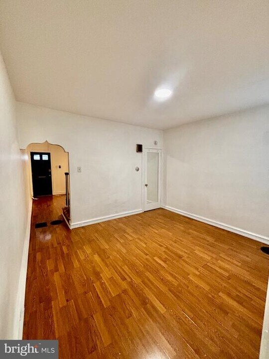 2339 Belgrade St in Philadelphia, PA - Building Photo