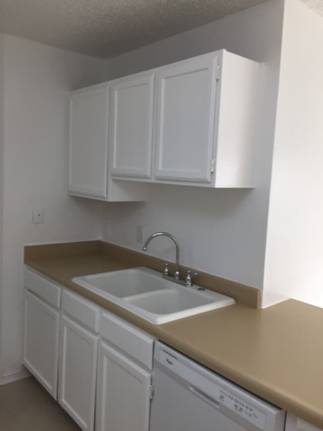 5843 Glacier Sun Dr in San Antonio, TX - Building Photo - Building Photo