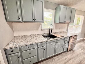 103 N Cogan Ln in Independence, MO - Building Photo - Building Photo