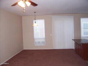 18250 N Cave Creek Rd-Unit -167 in Phoenix, AZ - Foto de edificio - Building Photo