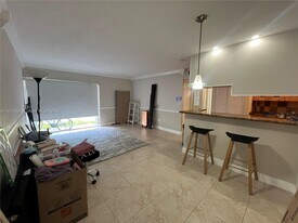 7256 SW 94th Pl in Miami, FL - Building Photo