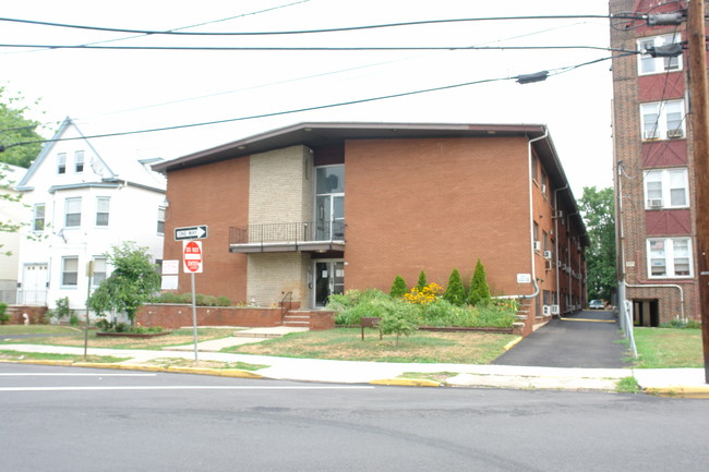 Garden State Apartments in Elizabeth, NJ - Building Photo - Building Photo