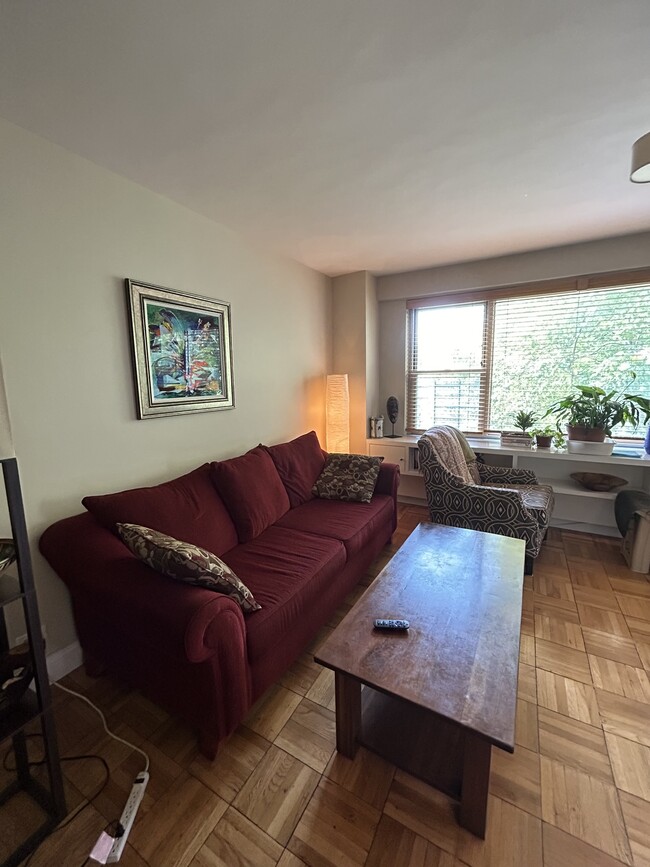 572 Grand St, Unit G406 in New York, NY - Building Photo - Building Photo