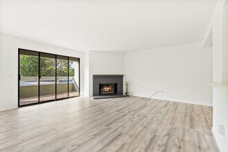 1040 E Washington Ave in Escondido, CA - Building Photo - Building Photo