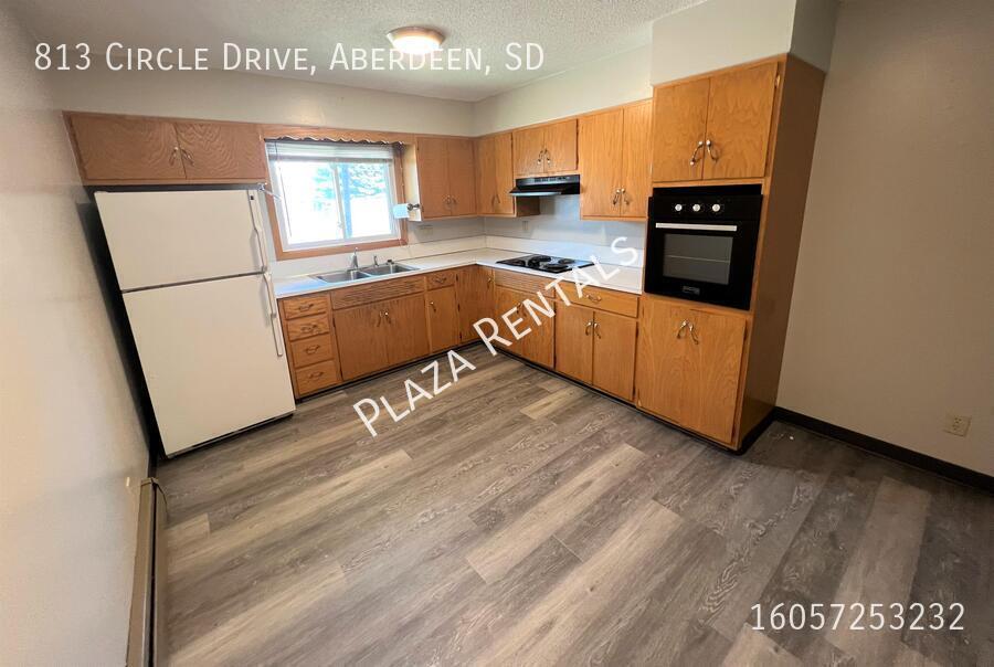 903 N Main St in Groton, SD - Building Photo