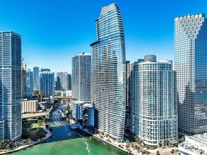 300 Biscayne Blvd in Miami, FL - Building Photo - Building Photo