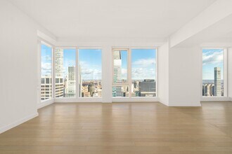 138 E 50th St in New York, NY - Building Photo - Building Photo