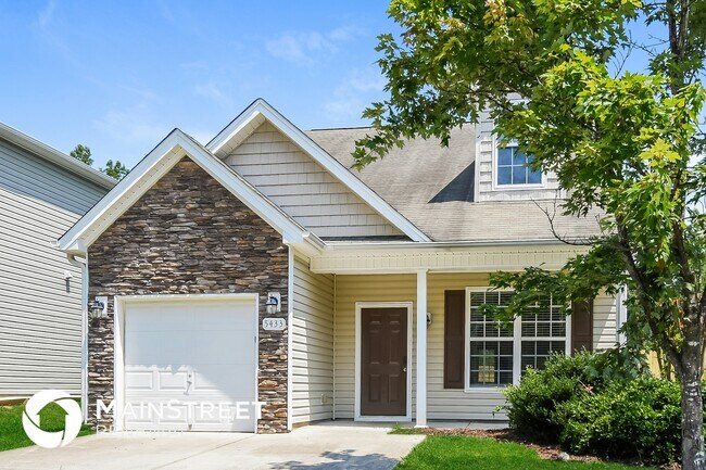 5433 Sky Hill Dr in McLeansville, NC - Foto de edificio - Building Photo