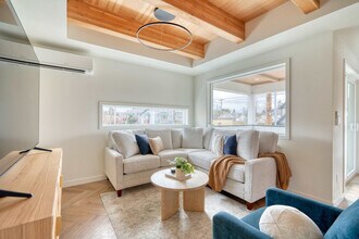 5016 NE 26th Ave in Portland, OR - Foto de edificio - Building Photo