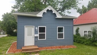 1328 East Ave in Red Wing, MN - Building Photo