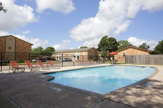 Pindo Pointe in Beaumont, TX - Foto de edificio - Building Photo