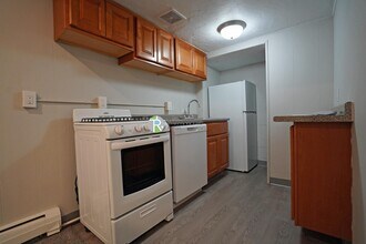 1124 Commonwealth Ave, Unit A in Boston, MA - Foto de edificio - Building Photo