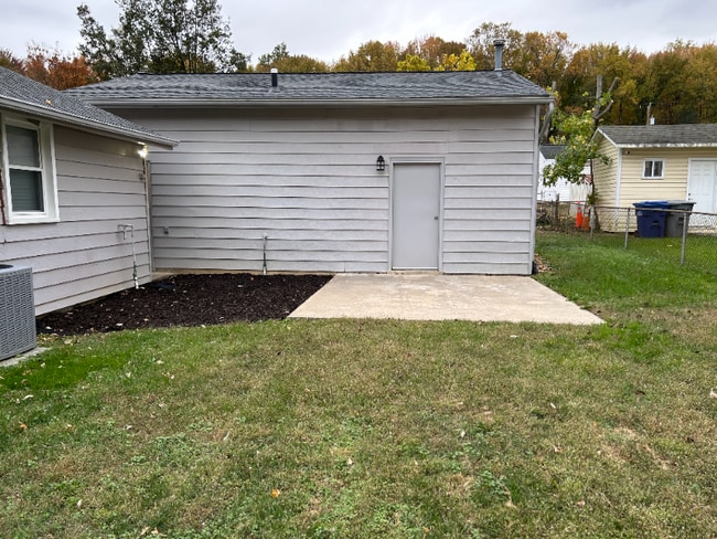 5520 Halwis St in Alexandria, VA - Foto de edificio - Building Photo