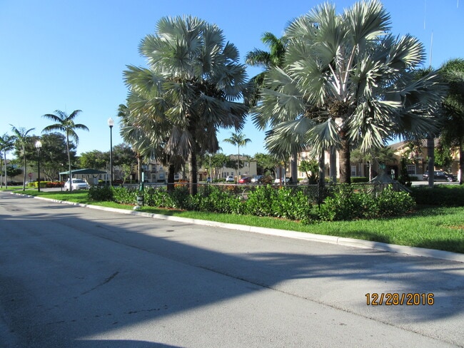 3370 NE 14th Dr in Homestead, FL - Foto de edificio - Building Photo