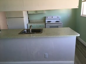 37024 Walnut St, Unit B in Newark, CA - Foto de edificio - Building Photo