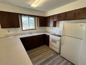 410-416-416 8th Ave NE in Watertown, SD - Building Photo - Building Photo