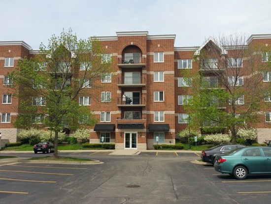 3451 N Carriageway Dr | Rentals in Arlington Heights, IL