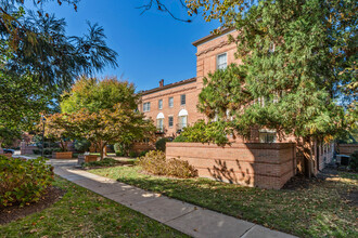 Canal Place Condo in Alexandria, VA - Foto de edificio - Building Photo