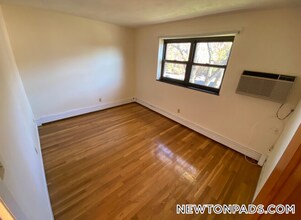 266 Grove St in Newton, MA - Building Photo - Building Photo