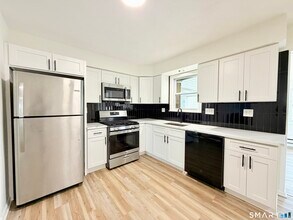 76 Highland Ct in West Haven, CT - Building Photo - Building Photo