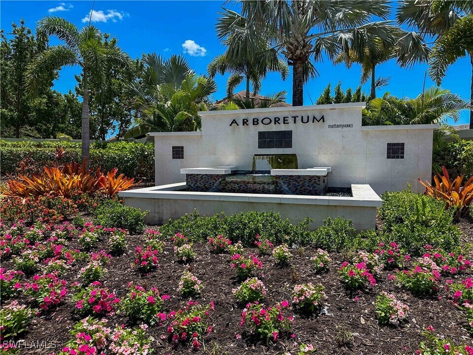 4551 Arboretum Cir in Naples, FL - Building Photo