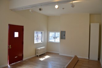375 Manhattan Ave in Brooklyn, NY - Building Photo - Building Photo