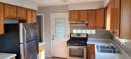 7546 W Cleveland St in Niles, IL - Building Photo - Building Photo