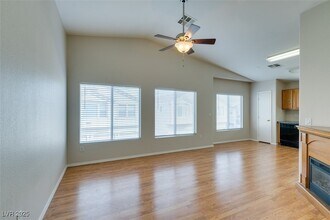 6473 Stone Dry Ave in Henderson, NV - Building Photo - Building Photo