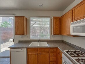 10338 Blue Claws Ln in Las Vegas, NV - Foto de edificio - Building Photo