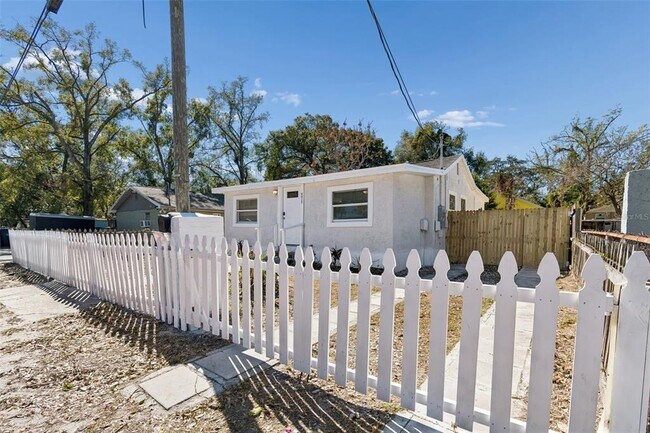 9412 N Brooks St in Tampa, FL - Building Photo - Building Photo
